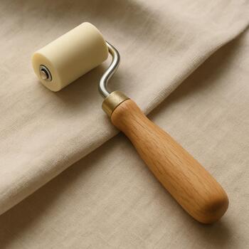 Small seam roller for textiles